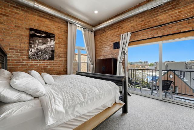Amazing Wicker Park Penthouse with Skyline Views
