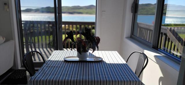 Karoro - laid-back bach with epic views!