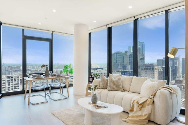 Harbour Views & Modern Living in Sydney CBD