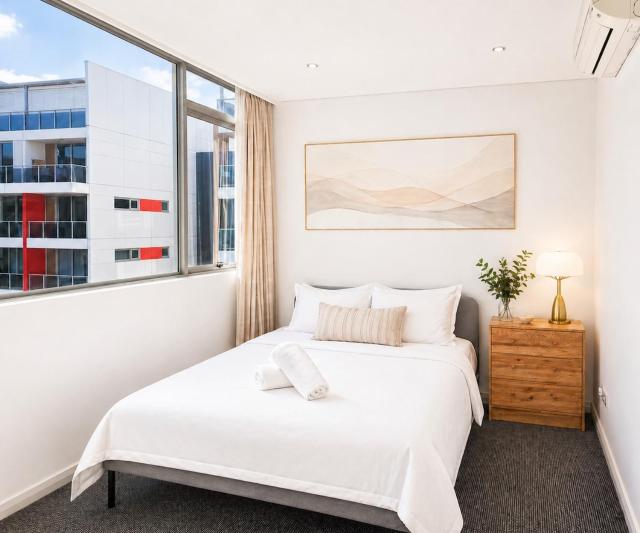 Bright and Spacious Apartment Near CBD