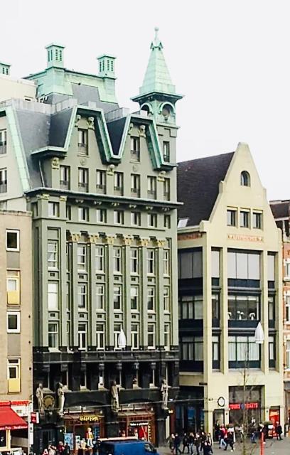 Luxury City Center apartment with Canal view 1 kingsize bed and 1 sleeping sofa