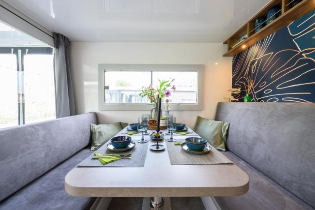 Tiny Olav houseboat close to the beach and restaurants by Weltevreden Experience