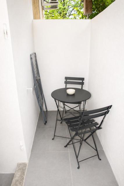 Studio climatisé avec balcon, 5 min de la citadelle