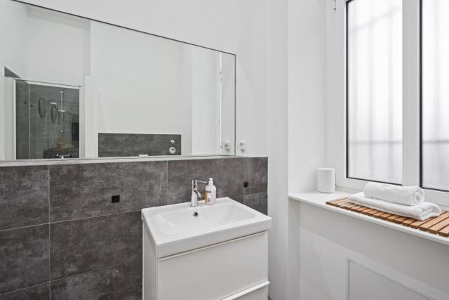 2 BR, central, calm and modern Berlin getaway