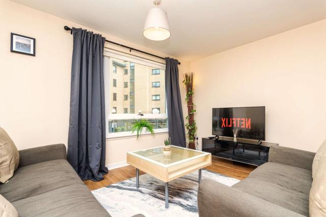 Walk to Merchant City & Glasgow Green -Stylish 2BR