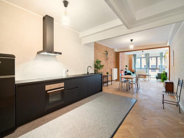 Spacious 2BR Grand Central Apartments