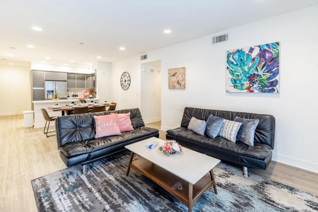 3BR 3BA Fully Furnished Apartment in Hollywood apts