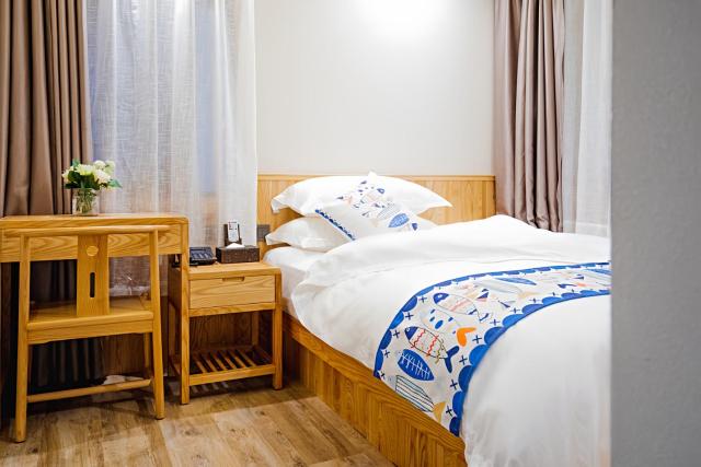 BaoFeng Lake Narrative Light Retreat-Chinese Style-Pick-up-ZhangjiajieTickets-LocalGuideService