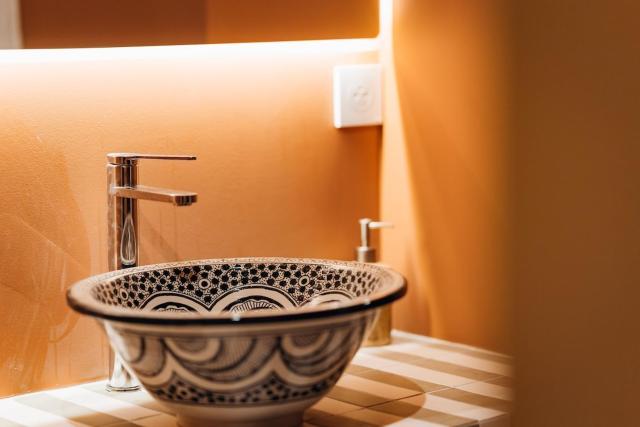 Luxury Marrakech suite jacuzzi & massage table