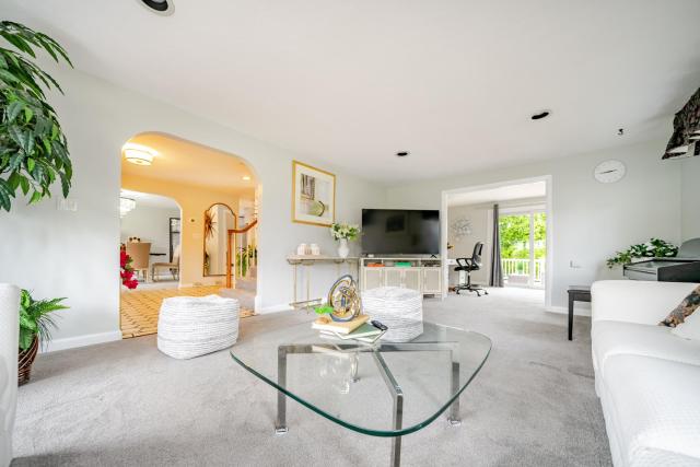 Spacious 6BR Summer Retreat - Sunny Outdoor Space - Family-Friendly 35