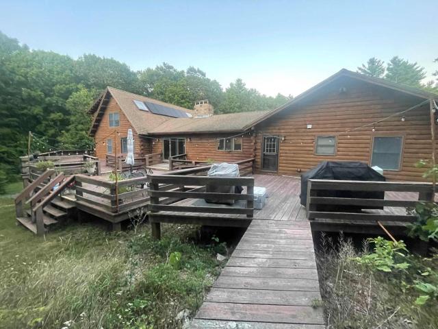 Beautiful Modern 4 BD Cabin 4km from Gillette