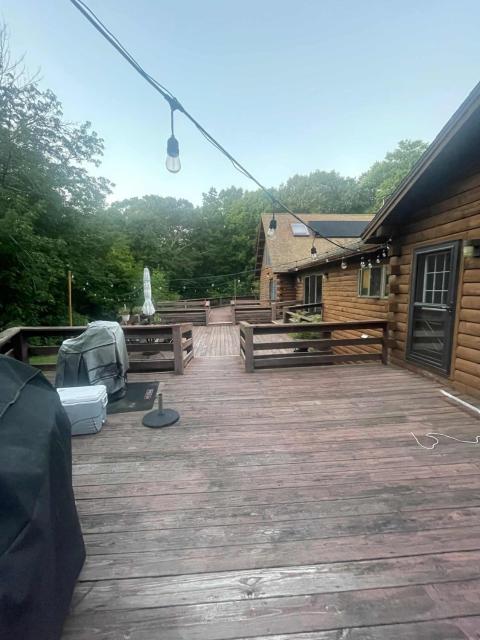 Beautiful Modern 4 BD Cabin 4km from Gillette