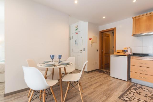 Cosy Central by Atlantic Holiday