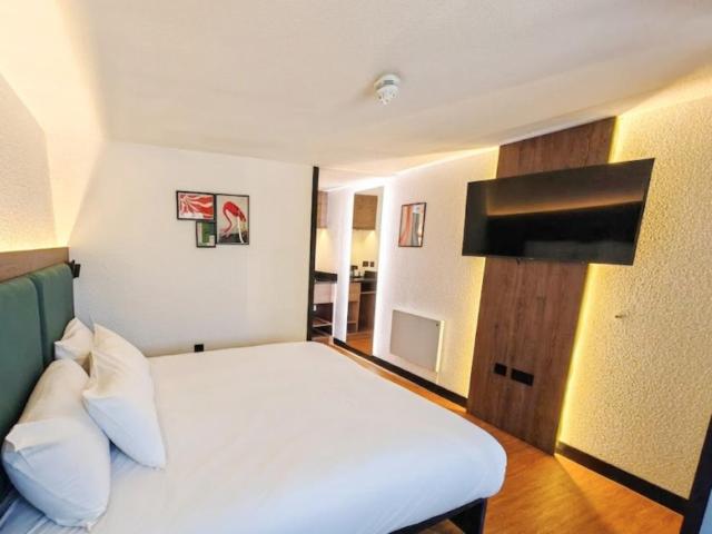 The Crossway Hotel, Coventry Walsgrave, Part of AG Collection