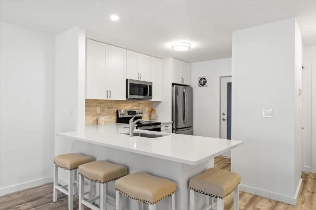 Bright 2BR Oceanview Condo