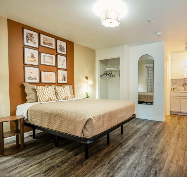 Chic AZ Studio Travel Nurses Welcome