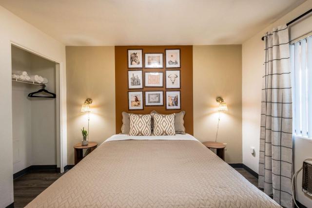 Chic AZ Studio Travel Nurses Welcome