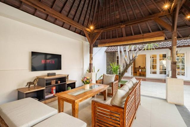 Family Villa with private Pool and BBQ in Seminyak