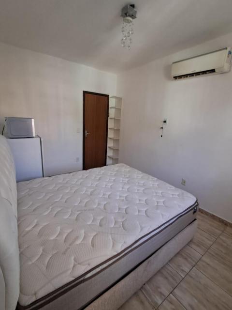 Quarto climatizado a 30km de Copacabana
