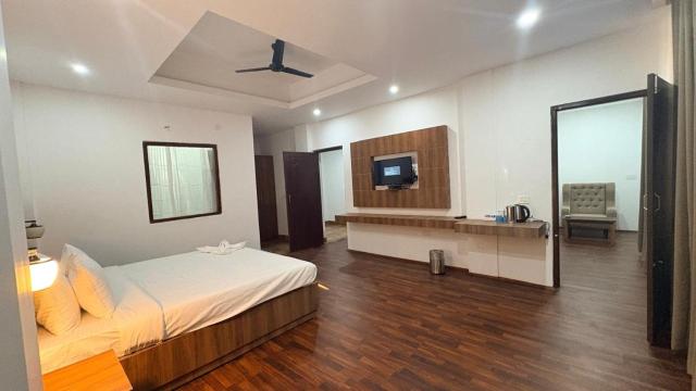 Hotel B Wings