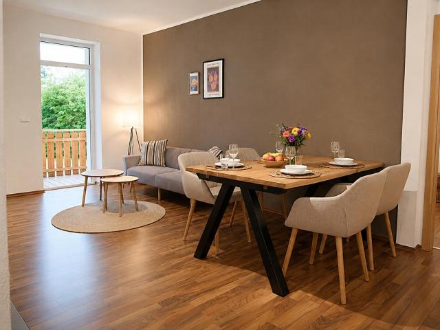 zentrales Apartment mit Fußbodenheizung im ruhigen Hinterhaus, JURA Kaffeevollautomat, Smart-TV, Privater Parkplatz, WIFI, Boxspringbetten
