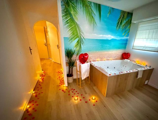 Le Chazélia - Suite Exotique Climatisée Balnéo XXL Cinéma Love Room