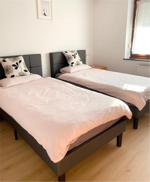 Düsseldorf Messe and Airport, 2-bedroom duplex Apartment with Kitchen and Garden