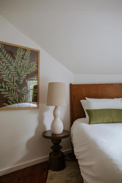The Gables Newly Renovated Farmhouse Sleeps 17