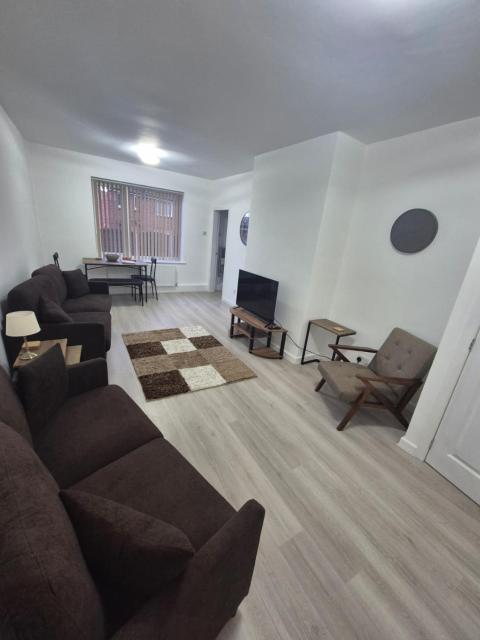 Wigan 3 bed close to amenities, M6, M58