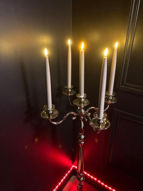 Suite romantique noire et bordeaux