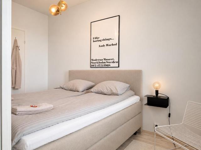Quiet 10th floor apartment with balcony, next to train station