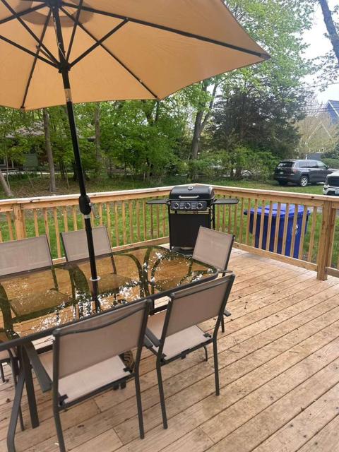 3BR Touisset Retreat Sun Porch & Al Fresco Deck
