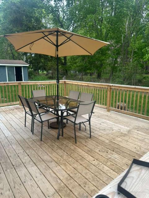 3BR Touisset Retreat Sun Porch & Al Fresco Deck