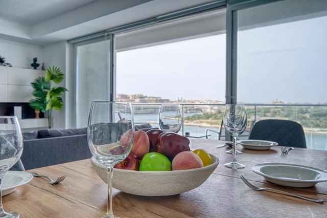 Central Seaview Apartment, 49 Tigne Mansions APT 8