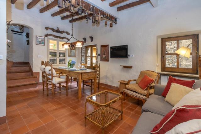 Casa histórica entre Girona y Francia, aire acondicionado, wifi, hasta 4 huéspedes, 2 baños completos