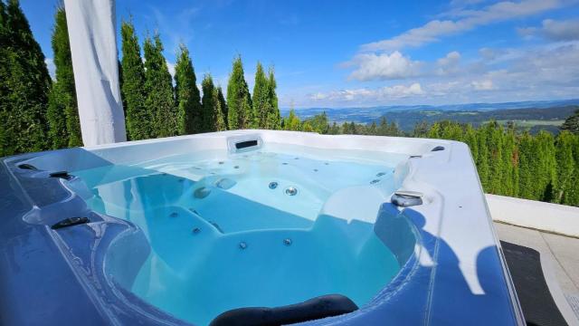 Hilltop luxury villa with mini golf, indoor pool spa