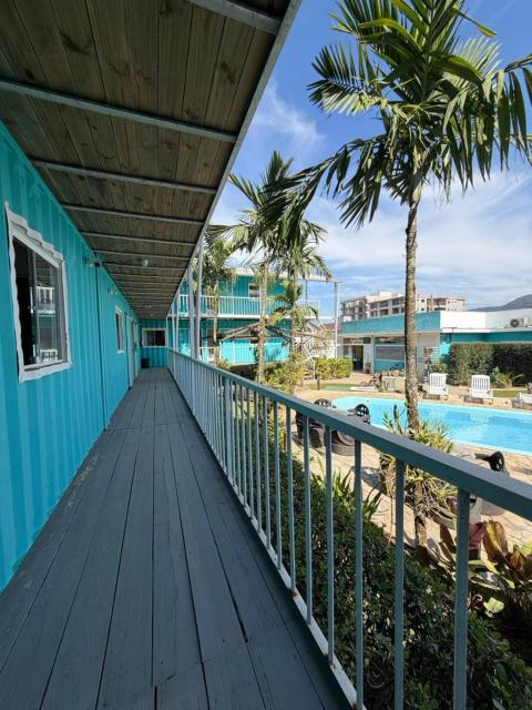 SR Beach Containers