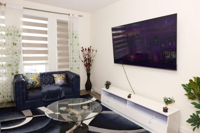 3 Bedrooms main Floor House Here For You