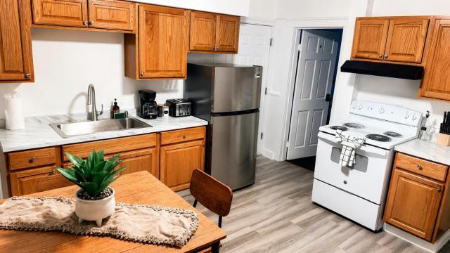 Bachi - Private Room 2 with Parking, Desk & Fast WiFi near Yale, Quinnipiac, SCSU & Hospitals