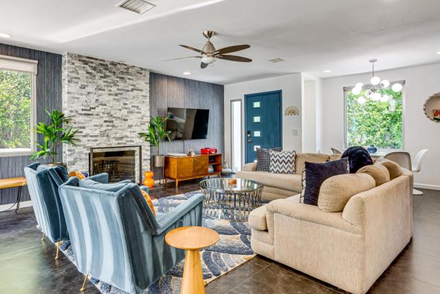 Putting Green & Outdoor Lounge! Palm Springs Home