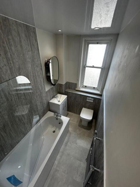 Central Hip 2BR, 2Mins Walk to Fringe venues