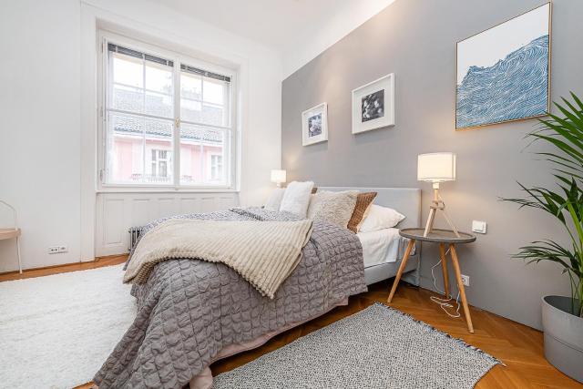 Elegant Old Town Apt with Balcony
