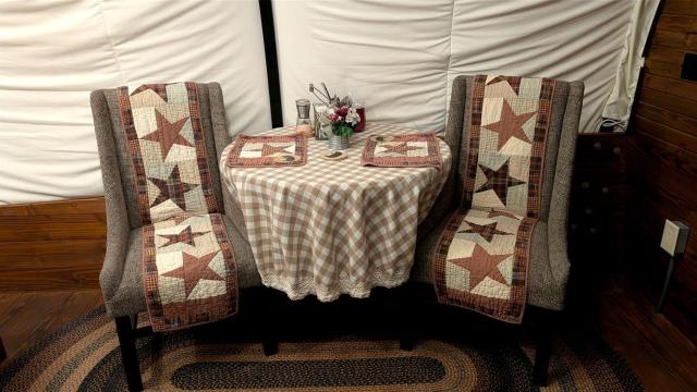 Luxury Highland Cow Glamping in Cozy Covered Wagon with Peaceful Farm Retreat in Melrose, Florida