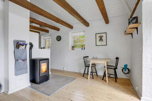 Sheena's Cabin In The Heart Of Hammer Bakker