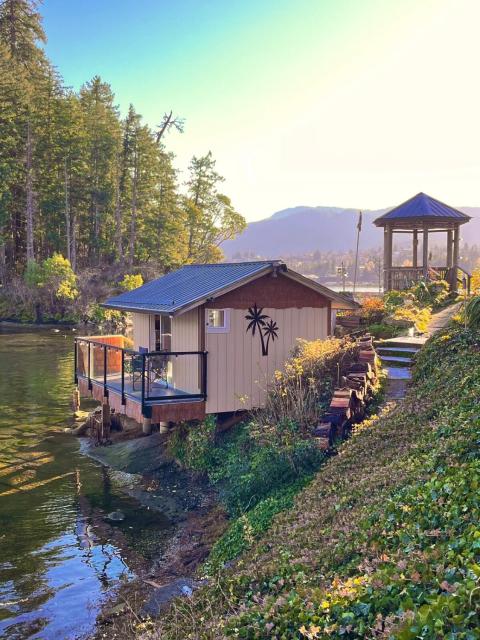 Trails End Beach house - 1 bdrm plus cabin bdrm