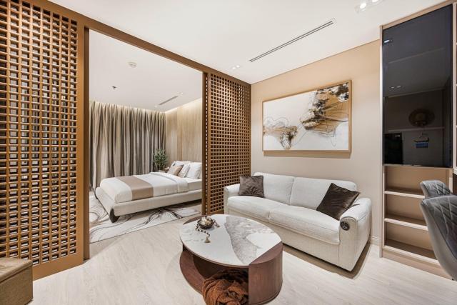 Luxury Studio in a Beachfront Building Direct Beach Access, Sharjah