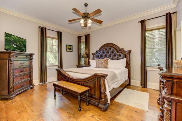 Camp MJ | Big Canoe | Sleeps 13, Stone Fireplace Porch + Hot Tub