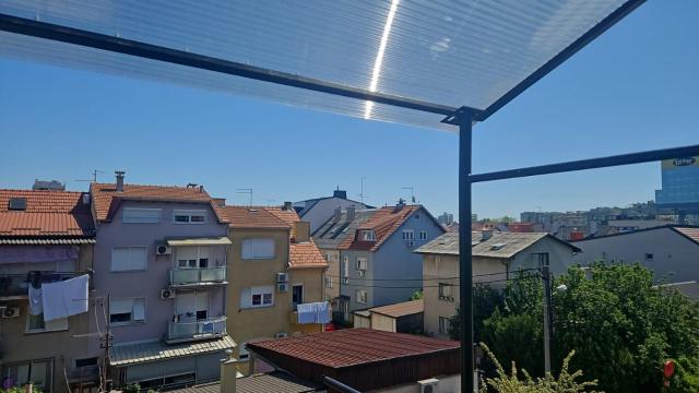 Purple Whisper 1-BDR Designer Apt, 2 Beds, Balcony