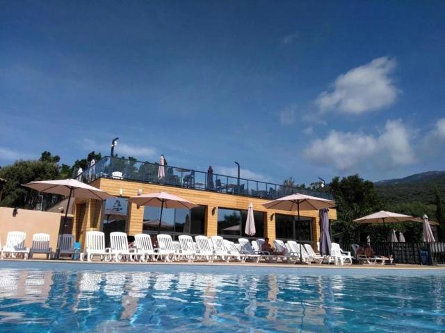 Camping 4 étoiles - Piscine - ccbfief
