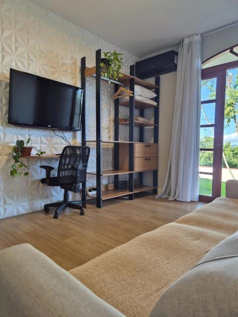 Apartamento amplo com Pátio Gramado! Ar Cond!